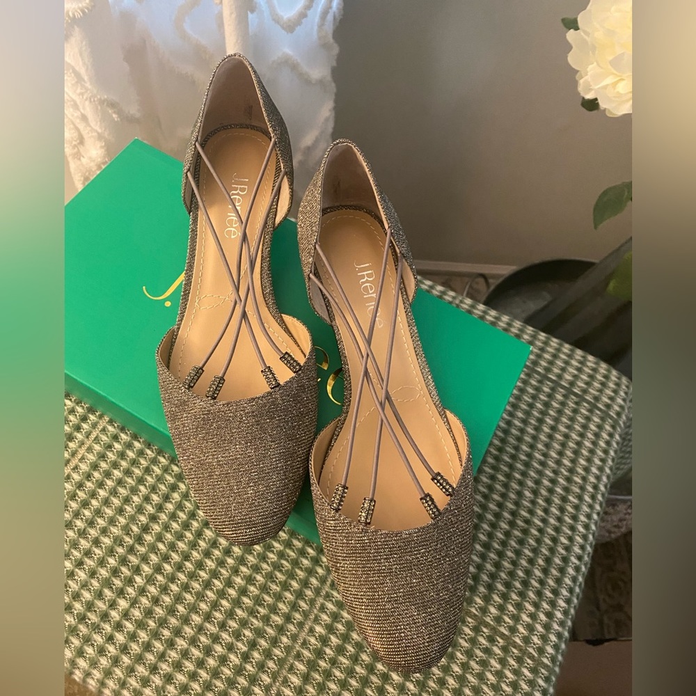 J.Renee Charlotte Glitter pumps in pewter size 8.5 women’s new in box!!